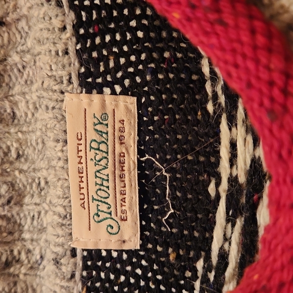 Winter holiday ski sweater - Picture 2 of 2